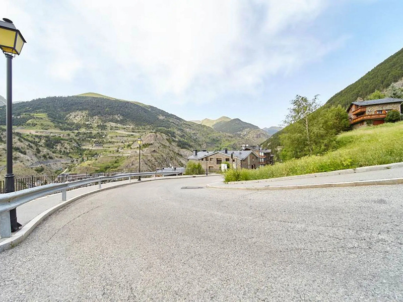 Apartment in the Exclusive Urbanization of Ribagrossa, Andorra. Photo:  17