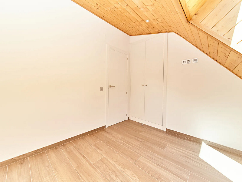 Charming Duplex Penthouse with Mezzanine in La Massana, Andorra. Photo:  9