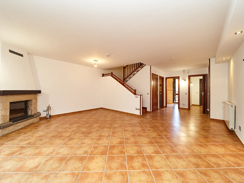 Magnificent Semi-Detached House in Aixirivall, Sant Julià de Lòria, Andorra. Photo:  3