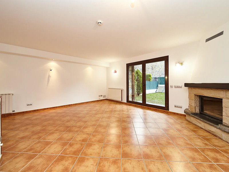 Magnificent Semi-Detached House in Aixirivall, Sant Julià de Lòria, Andorra. Photo:  4