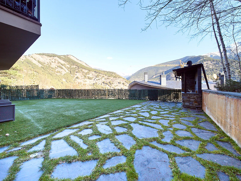 Elegant Ground Floor Apartment with Terrace and Panoramic Views in Ordino, Andorra