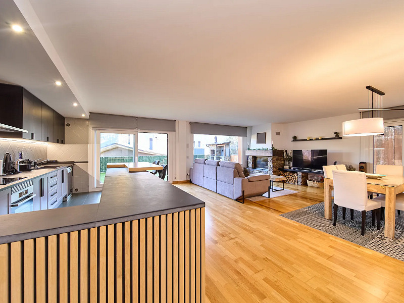 Elegant Ground Floor Apartment with Terrace and Panoramic Views in Ordino, Andorra. Photo:  2