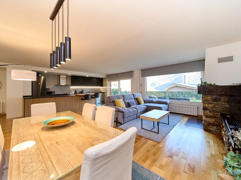 Elegant Ground Floor Apartment with Terrace and Panoramic Views in Ordino, Andorra. Photo:  5