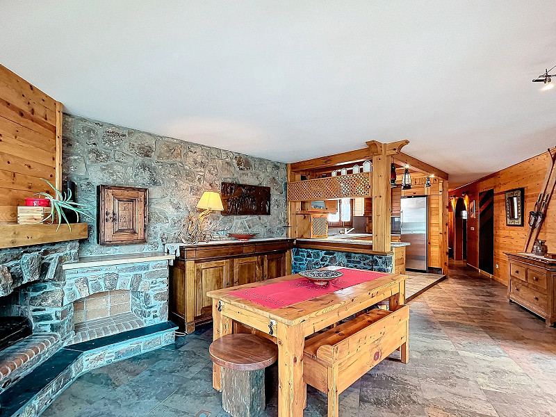 Spacious and Bright Home with Stunning Views in Les Bons, Encamp. Photo:  7