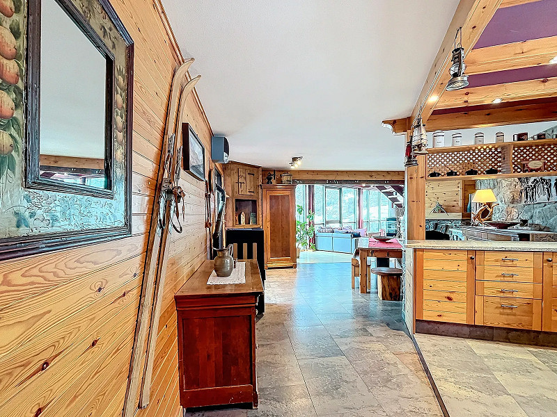 Spacious and Bright Home with Stunning Views in Les Bons, Encamp. Photo:  11