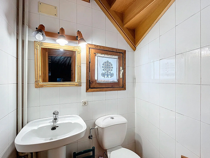 Spacious and Bright Home with Stunning Views in Les Bons, Encamp. Photo:  18