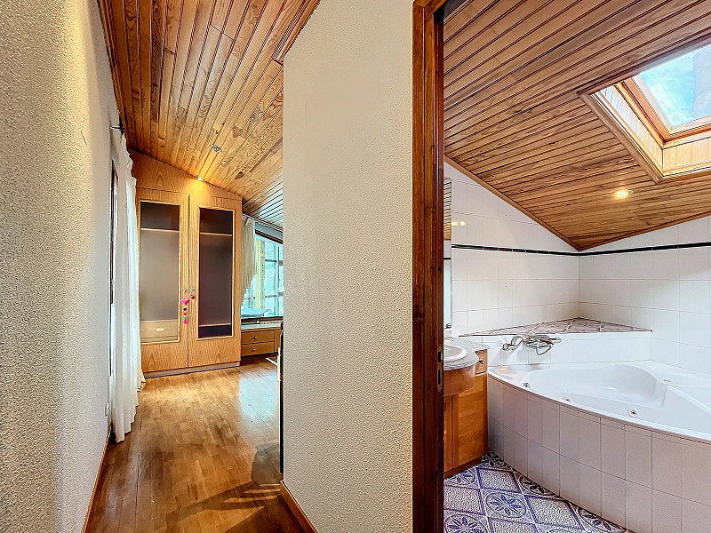 Spacious and Bright Home with Stunning Views in Les Bons, Encamp. Photo:  21