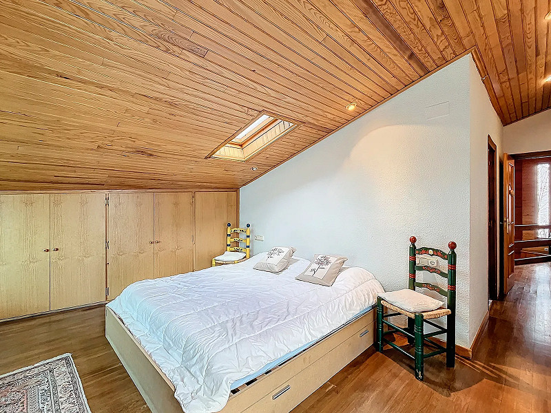 Spacious and Bright Home with Stunning Views in Les Bons, Encamp. Photo:  24