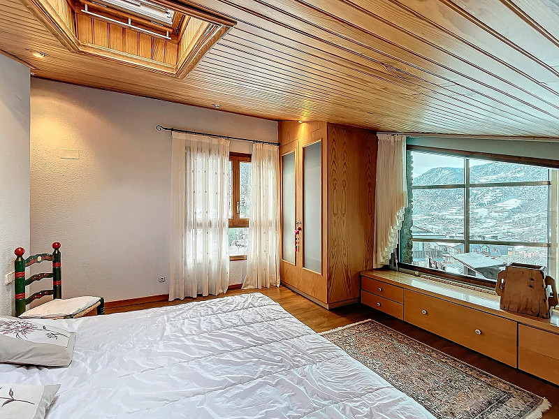 Spacious and Bright Home with Stunning Views in Les Bons, Encamp. Photo:  25