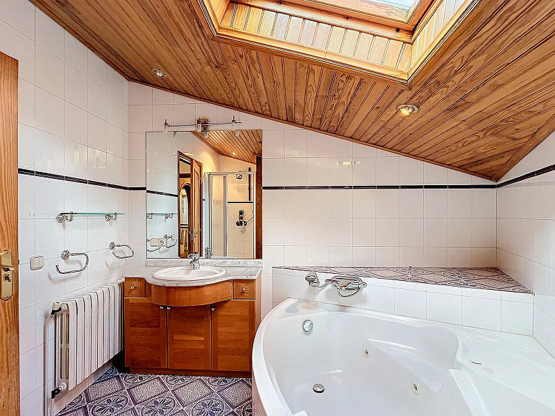 Spacious and Bright Home with Stunning Views in Les Bons, Encamp. Photo:  27