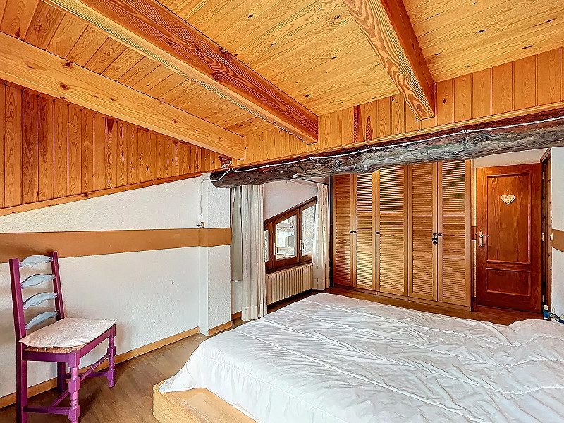 Spacious and Bright Home with Stunning Views in Les Bons, Encamp. Photo:  30