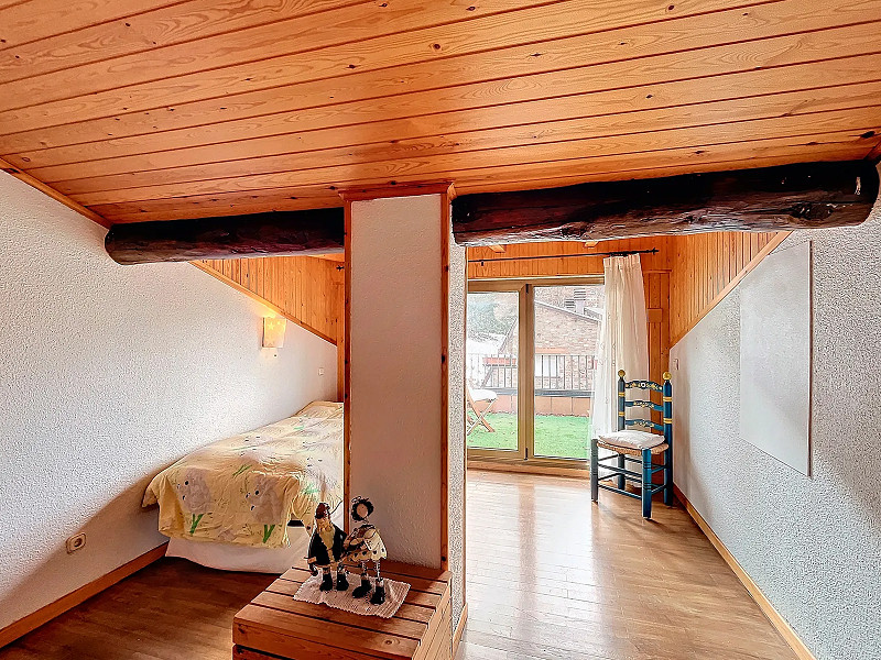 Spacious and Bright Home with Stunning Views in Les Bons, Encamp. Photo:  31