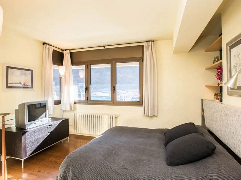 Elegant Duplex Penthouse in a Prestigious Area of Andorra. Photo:  9