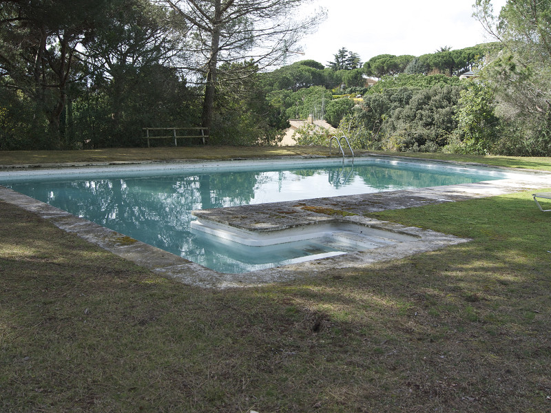 Большой дом с бассейном и видом на море в Сант-Андреу-де-Льаванерас. Фото:  4