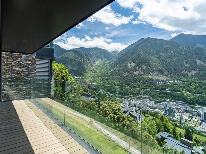 Exclusive Apartment with Panoramic Views in Can Diumenge, Andorra. Photo:  22