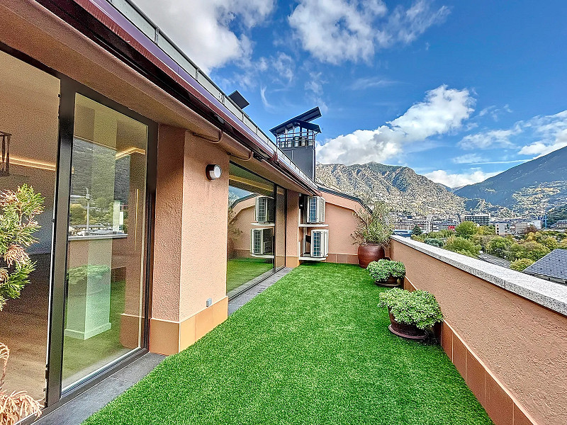 Luxurious Penthouse with Modern Design in the Heart of Andorra La Vella