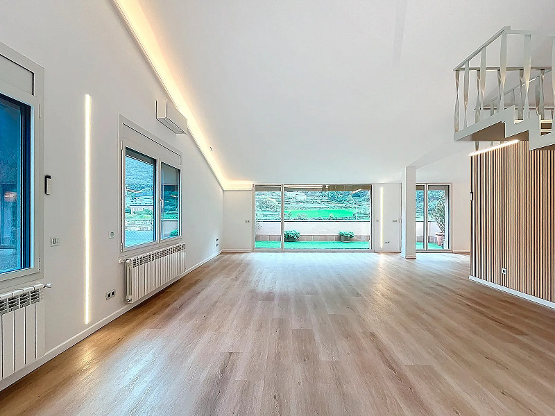 Luxurious Penthouse with Modern Design in the Heart of Andorra La Vella. Photo:  8