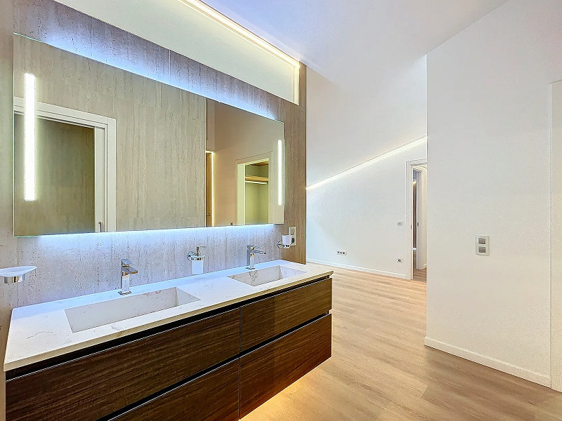 Luxurious Penthouse with Modern Design in the Heart of Andorra La Vella. Photo:  32