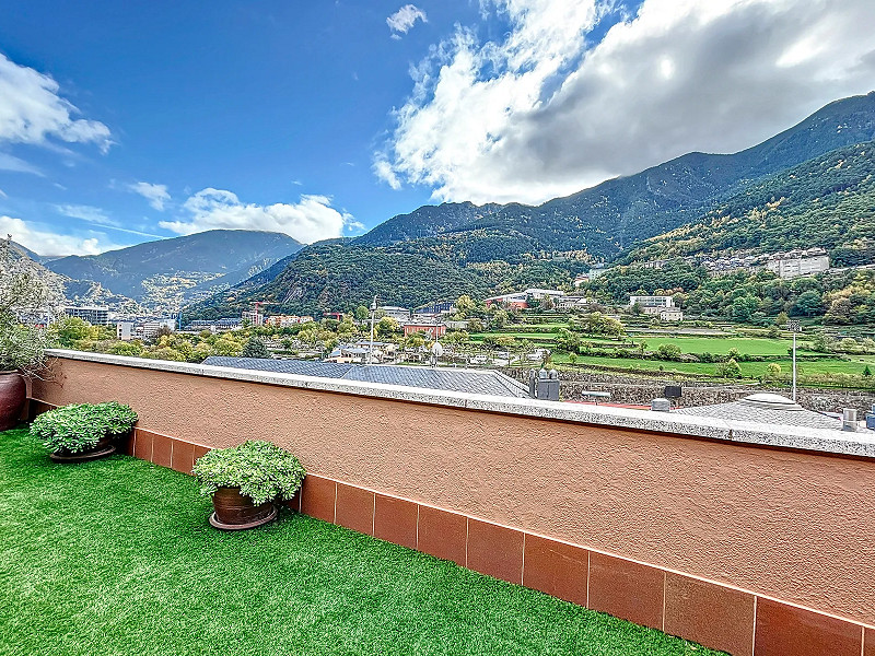 Luxurious Penthouse with Modern Design in the Heart of Andorra La Vella. Photo:  52