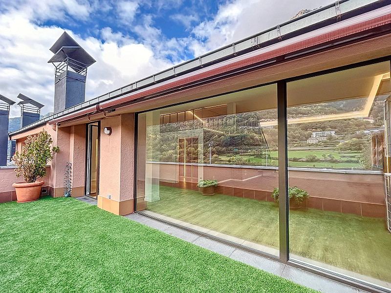 Luxurious Penthouse with Modern Design in the Heart of Andorra La Vella. Photo:  53