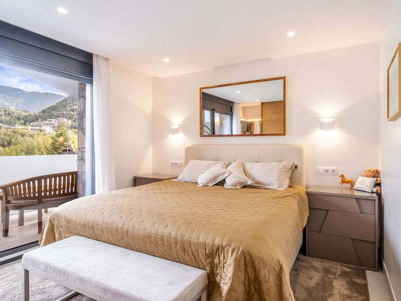 Contemporary Chalet with Panoramic Views, Terraces, and Jacuzzi in La Massana. Photo:  8