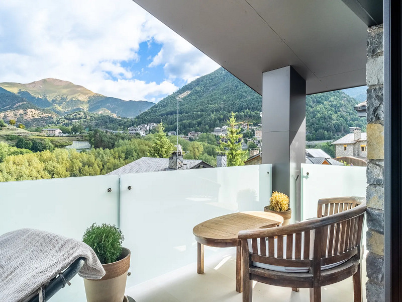 Contemporary Chalet with Panoramic Views, Terraces, and Jacuzzi in La Massana. Photo:  13