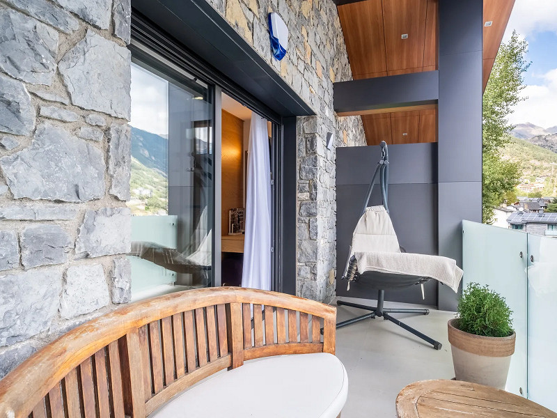 Contemporary Chalet with Panoramic Views, Terraces, and Jacuzzi in La Massana. Photo:  14