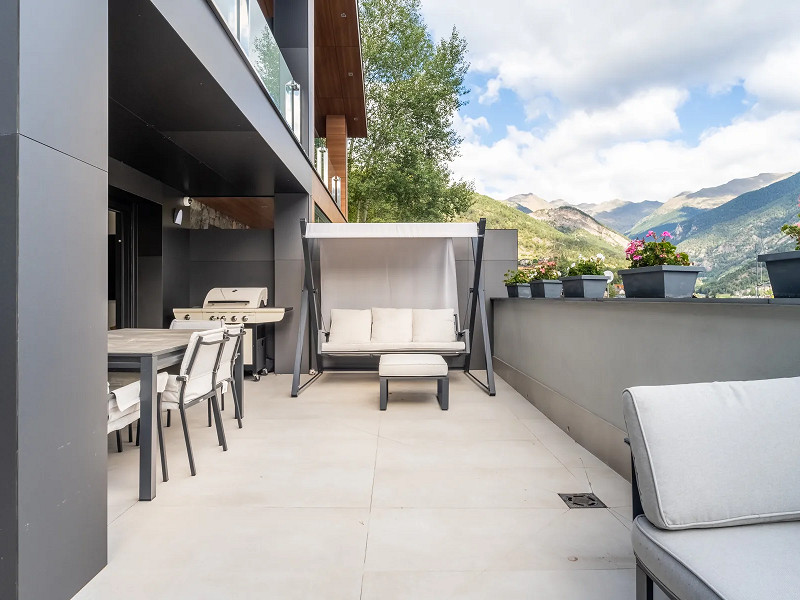 Contemporary Chalet with Panoramic Views, Terraces, and Jacuzzi in La Massana. Photo:  31