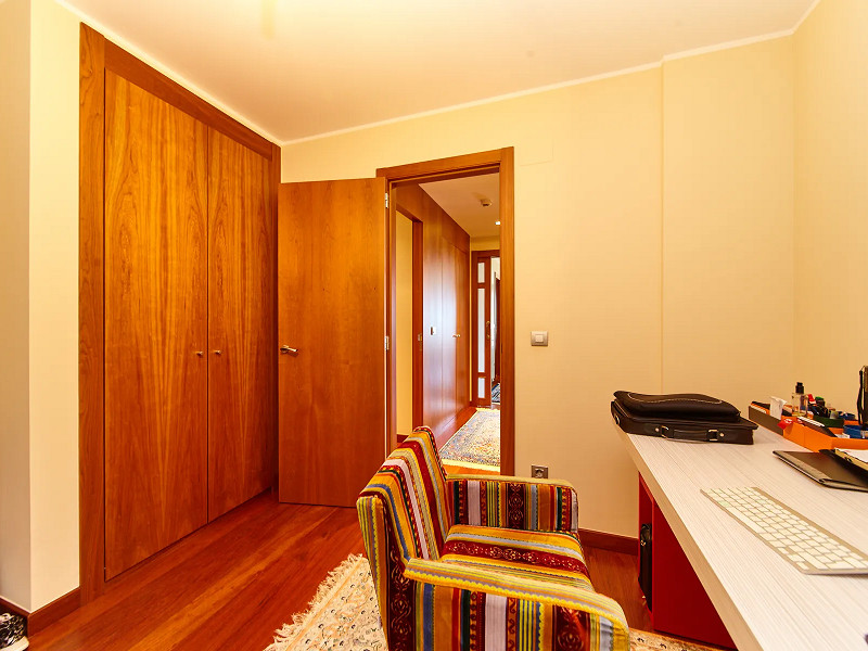 Elegant and Spacious Ground Floor Apartment with Terrace and Garden in Escaldes-Engordany. Photo:  11