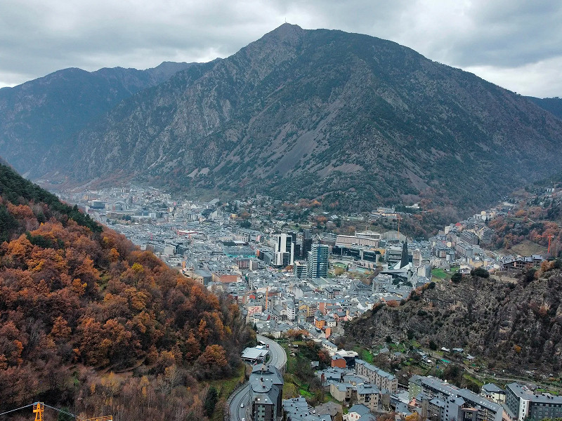 Уникальное шале с панорамными видами в Эскальдес-Энгордань. Фото:  5