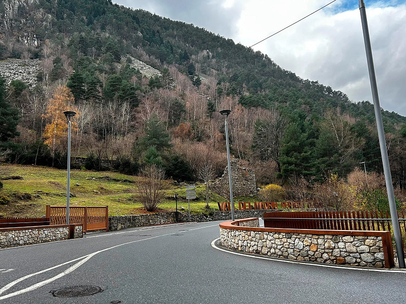 Уникальное шале с панорамными видами в Эскальдес-Энгордань. Фото:  6