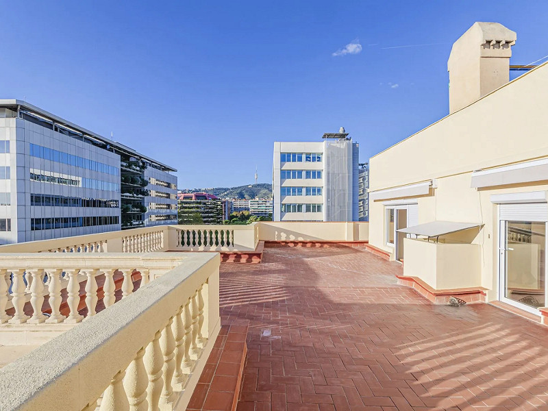 Luxury Penthouse with Private Terraces in Barcelona’s Exclusive District. Photo:  2