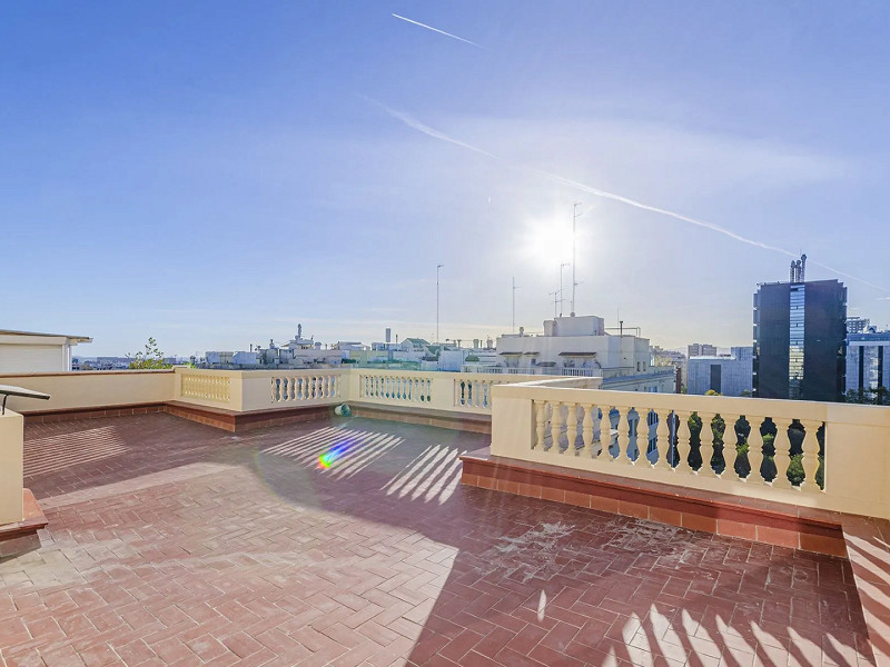 Luxury Penthouse with Private Terraces in Barcelona’s Exclusive District. Photo:  11