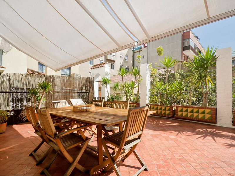 Elegant Modernist Apartment with Terrace in Central Barcelona. Photo:  4