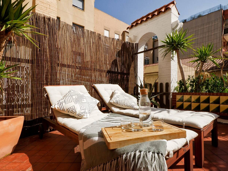 Elegant Modernist Apartment with Terrace in Central Barcelona. Photo:  5