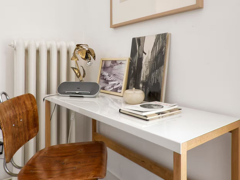 Elegant Modernist Apartment with Terrace in Central Barcelona. Photo:  12