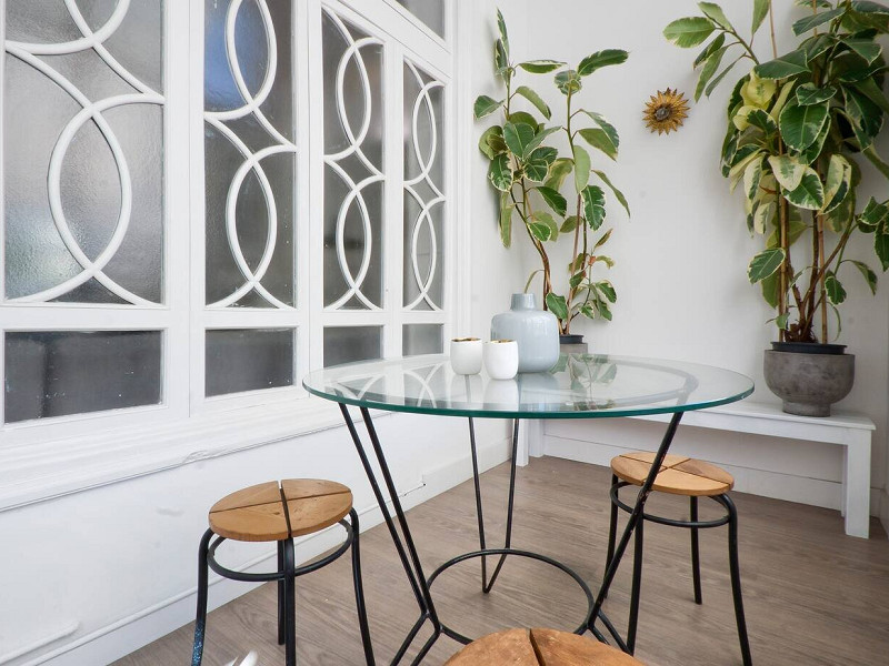 Elegant Modernist Apartment with Terrace in Central Barcelona. Photo:  16