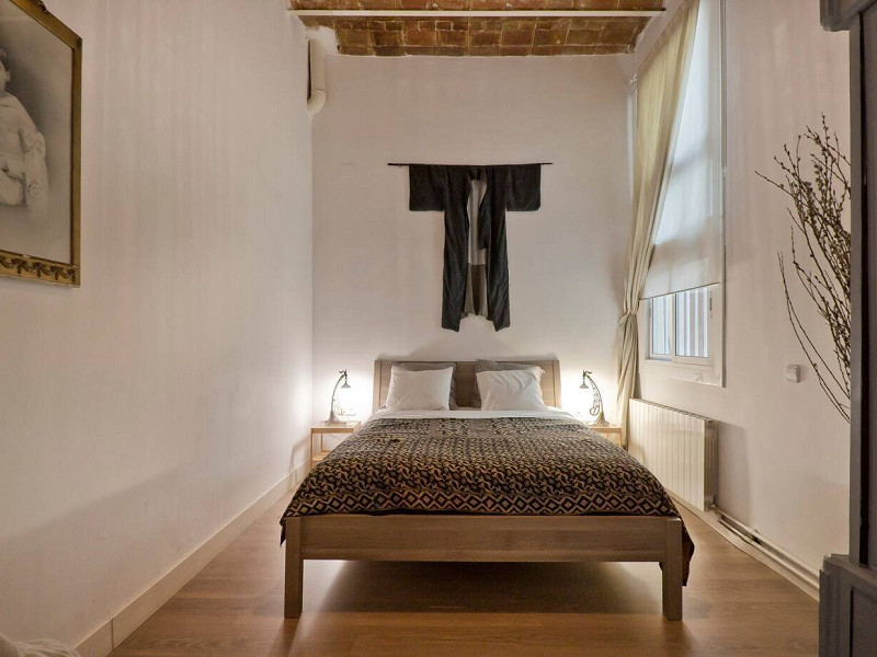 Elegant Modernist Apartment with Terrace in Central Barcelona. Photo:  19