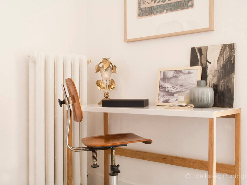 Elegant Modernist Apartment with Terrace in Central Barcelona. Photo:  23