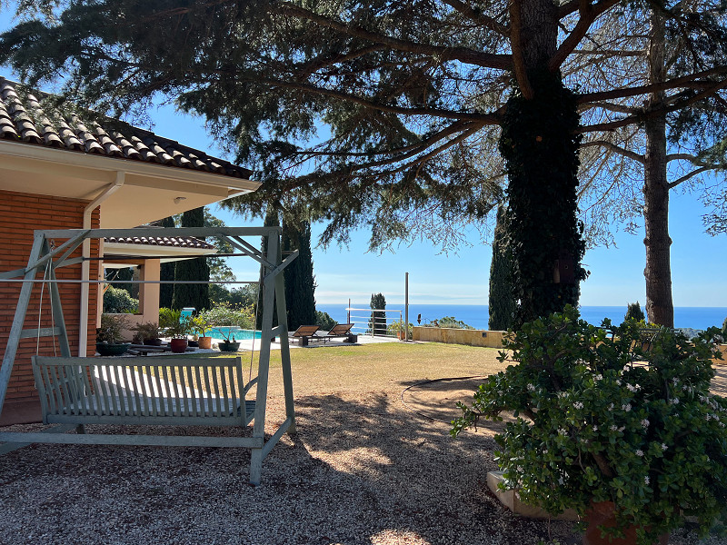 Дом с панорамными видами на море и бассейном инфинити в Сан-Висенс-де-Монтальт. Фото:  45