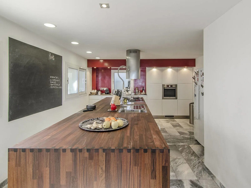 Modern Family Villa with Views and Comfort in the Hills of Barcelona. Photo:  4