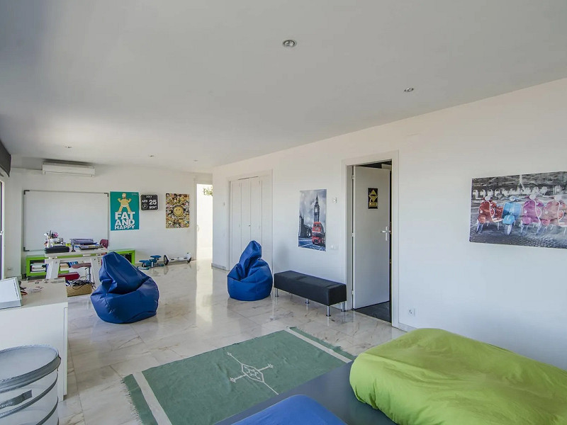 Modern Family Villa with Views and Comfort in the Hills of Barcelona. Photo:  6