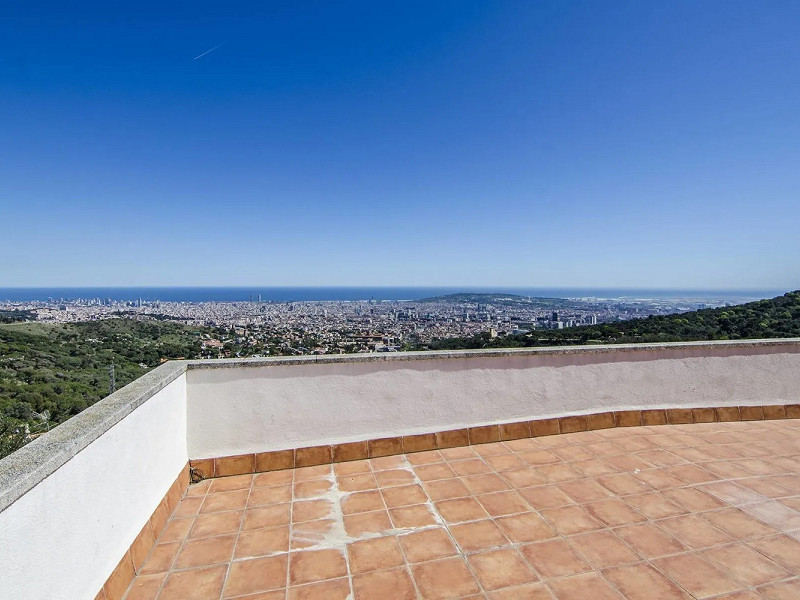 Modern Family Villa with Views and Comfort in the Hills of Barcelona. Photo:  9