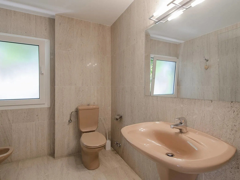 Modern Family Villa with Views and Comfort in the Hills of Barcelona. Photo:  12