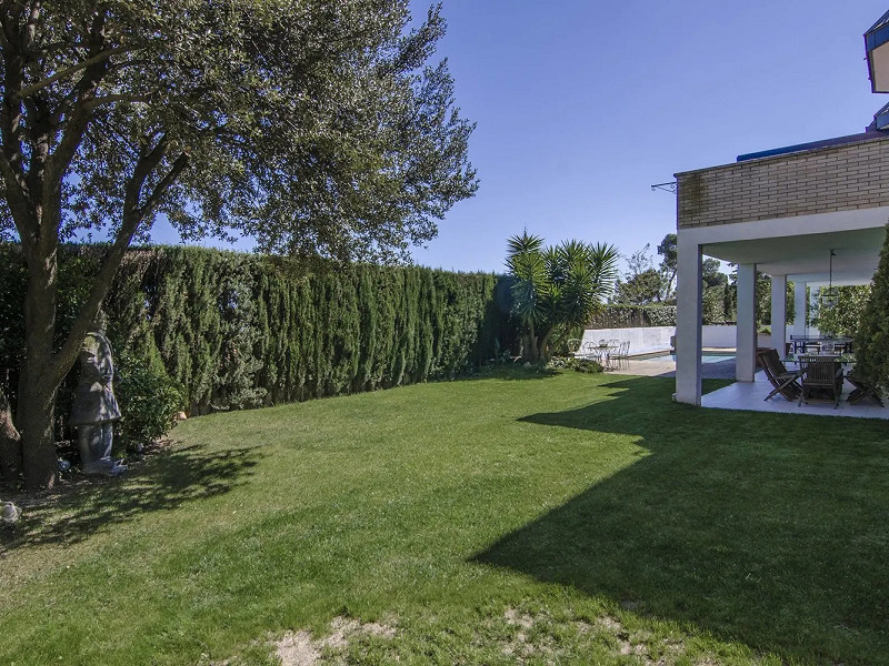 Modern Family Villa with Views and Comfort in the Hills of Barcelona. Photo:  15