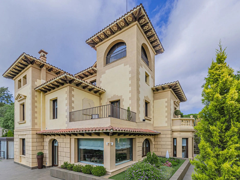 Restored Heritage Mansion With Cutting-Edge Tech in Prime Pedralbes. Photo:  4