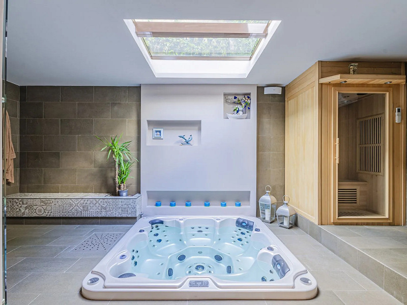 Restored Heritage Mansion With Cutting-Edge Tech in Prime Pedralbes. Photo:  6