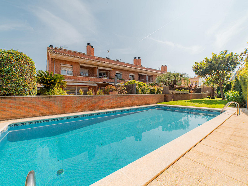 Townhouse with Garden and Pool in Vilassar de Mar