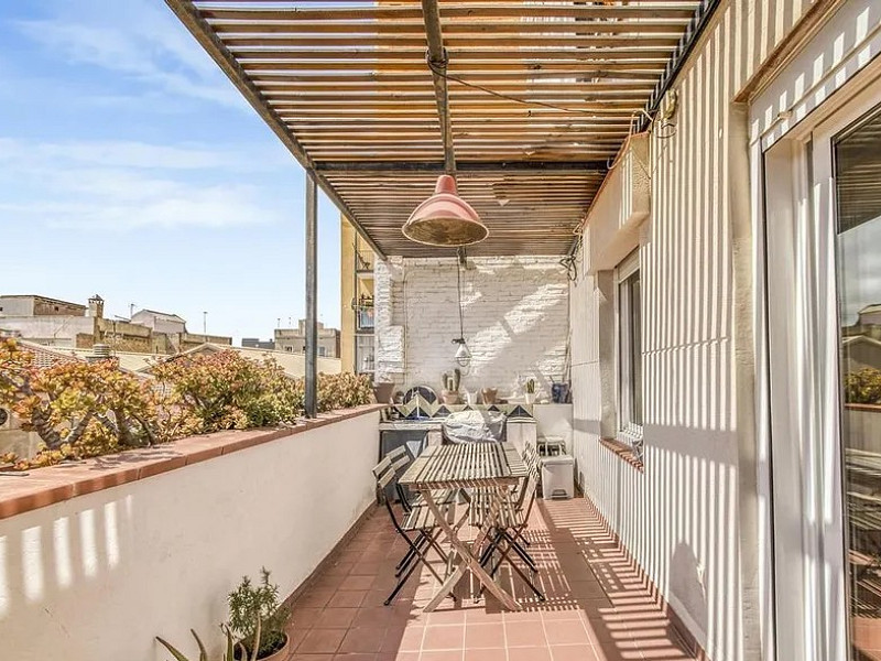 Bright Apartment with Terrace in Vibrant Poblenou