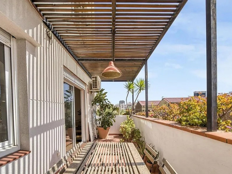 Bright Apartment with Terrace in Vibrant Poblenou. Photo:  3
